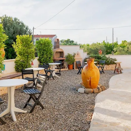 Art Joyful People Bed and Breakfast