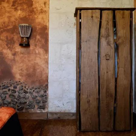 Bed and Breakfast Art Joyful People