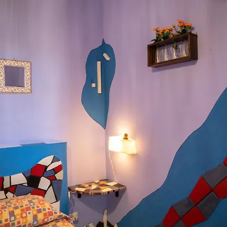 Art Joyful People Bed and Breakfast Αλμπερομπέλο