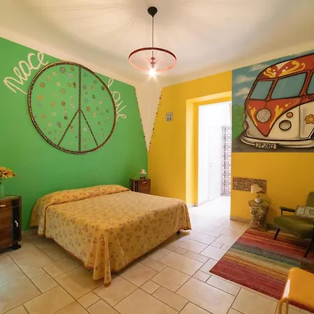 Bed & Breakfast Art Rooms Joyful People Alberobello