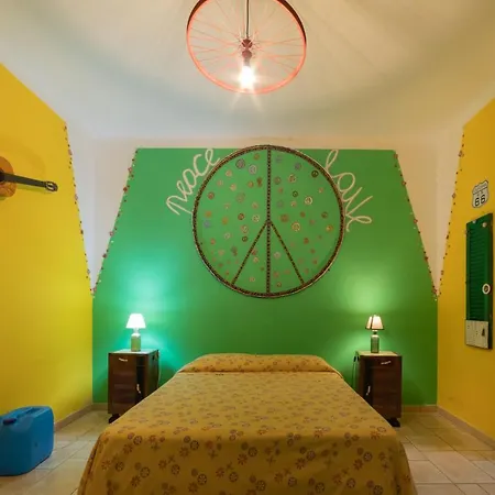 Art Rooms Joyful People Bed & Breakfast