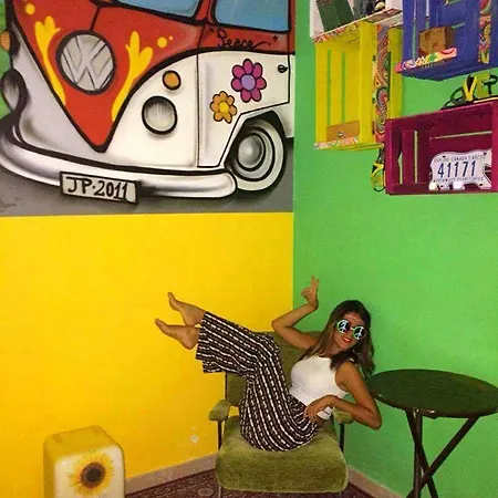 Bed & Breakfast Art Rooms Joyful People